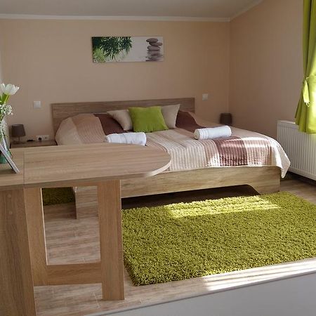 Bundics Vendeghazak Bed & Breakfast Lenti Ngoại thất bức ảnh